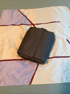 Cadence small parcel prototype in gray.